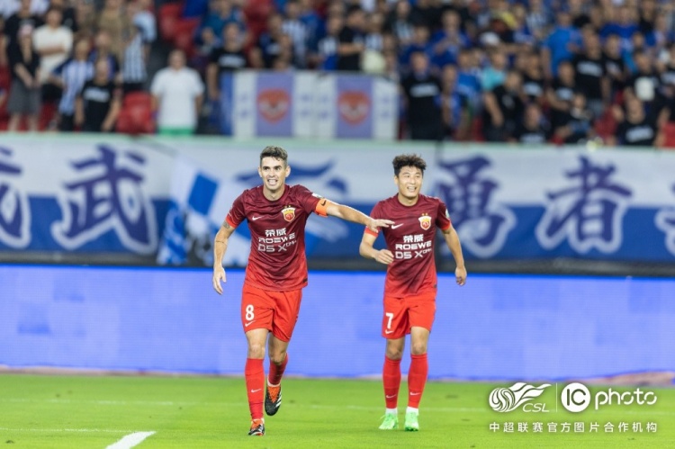 中超联赛第16轮，武汉三镇0比2上海海港，奥斯卡、巴尔加斯破门